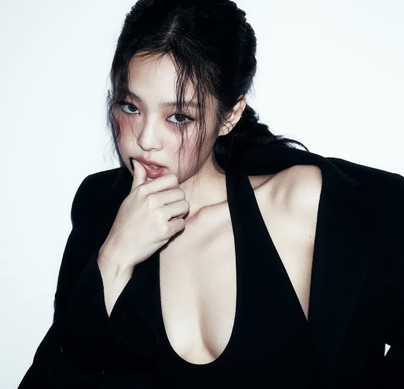 aechartdata's tweet photo. .@aespa_official’s “LEMONADE” debuts at #2 on the 🇺🇸 Billboard Dance Digital Song Sales chart.

It is currently one of only two songs by K-pop artists on the chart, alongside Jennie’s “Dracula”. https://t.co/FpdpxDa5GS