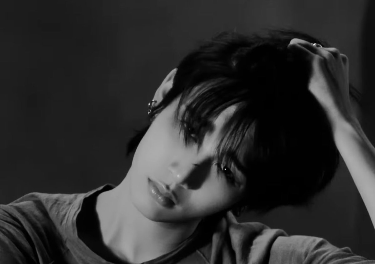 may_Llil's tweet photo. 요즘 유행하는 처진눈썹 시켜봤는데…..
원래 되게 섹시한건데…..
.
.
.
.
.
.
왜이렇게공익광고같냐고물엇어 https://t.co/UjKArX2xQj