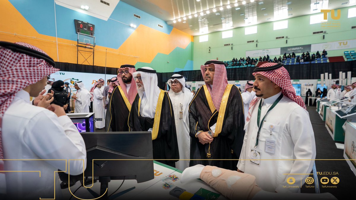 TUmoments's tweet photo. برعاية سعادة رئيس #جامعة_الطائف أ.د. يوسف بن عبده عسيري؛ أقامت كلية الهندسة معرض مشاريع التخرج والأبحاث للعام الجامعي 1447هـ، بحضور سعادة وكلاء الجامعة وعدد من عمداء الكليات ومنسوبيها.
وتجوّل سعادة الرئيس والحضور في أركان المعرض مطّلعين على ما تضمنه من مشاريع وأبحاث هندسية نوعية عكست مستوى التميز والإبداع لدى الطلبة ، حيث أبدى الجميع إعجابهم بما شاهدوه من أفكار ومخرجات مبتكرة، مؤكداً أهمية دعم المواهب الوطنية وتحفيزها على الإبداع والابتكار.

واختُتمت الفعالية بالحفل الخطابي وتكريم المشاريع والأبحاث الفائزة تقديراً لجهود الطلبة وتميزهم الأكاديمي والبحثي.