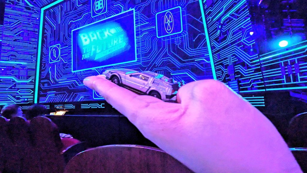 clhp96's tweet photo. 行ってきました!!BTTFミュージカル!!
ミュージカルならではの演出で、いやぁスゴかったぁぁぁ✨
過去なのに未来ですよ。
ありがたいことに前方だったので没入感が…✨間近で見れたのめっちゃ嬉しかった!!(特に後半 🚙≡3) https://t.co/u1TRsugaXl