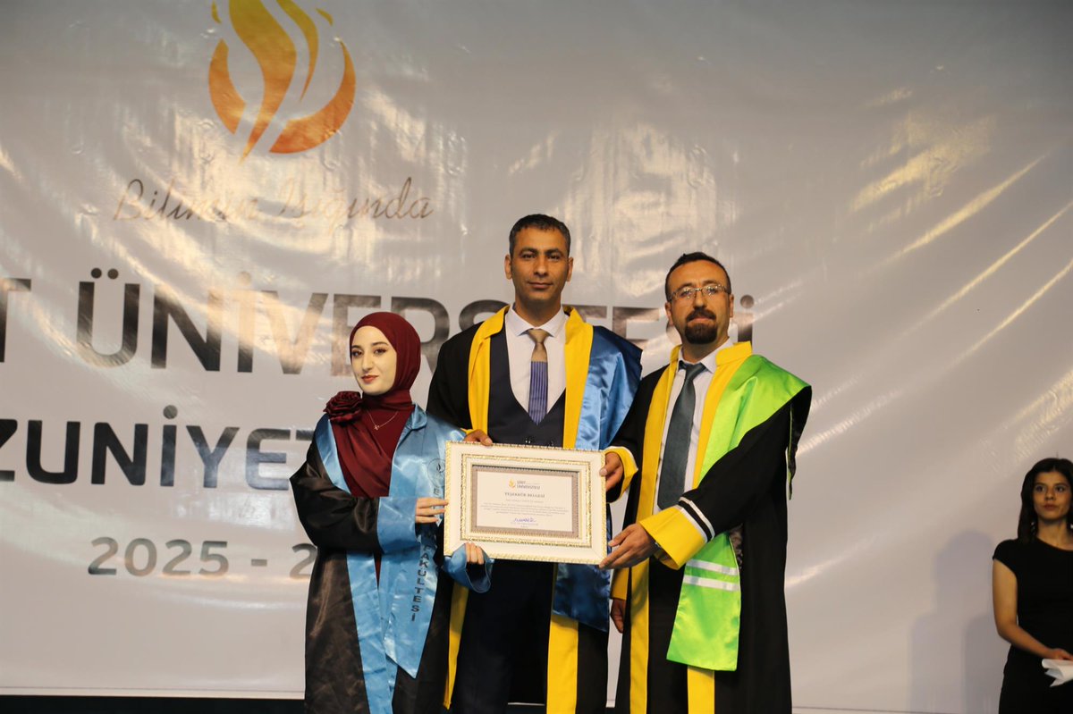 EgitimSiirt's tweet photo. [Haber] Fakültemiz Lisans ve Lisansüstü Öğrencilerinin Başarıları

Fakültemiz öğretim üyelerinden Prof. Dr. Veysel OKÇU hocamız ve danışmanlığını yürüttüğü doktora öğrencisi İnan AY tarafından hazırlanan “Okul Liderliğinin Öğretmenlerin Öğretim Uygulamaları Üzerindeki Etkisi: https://t.co/17DD07yCOM