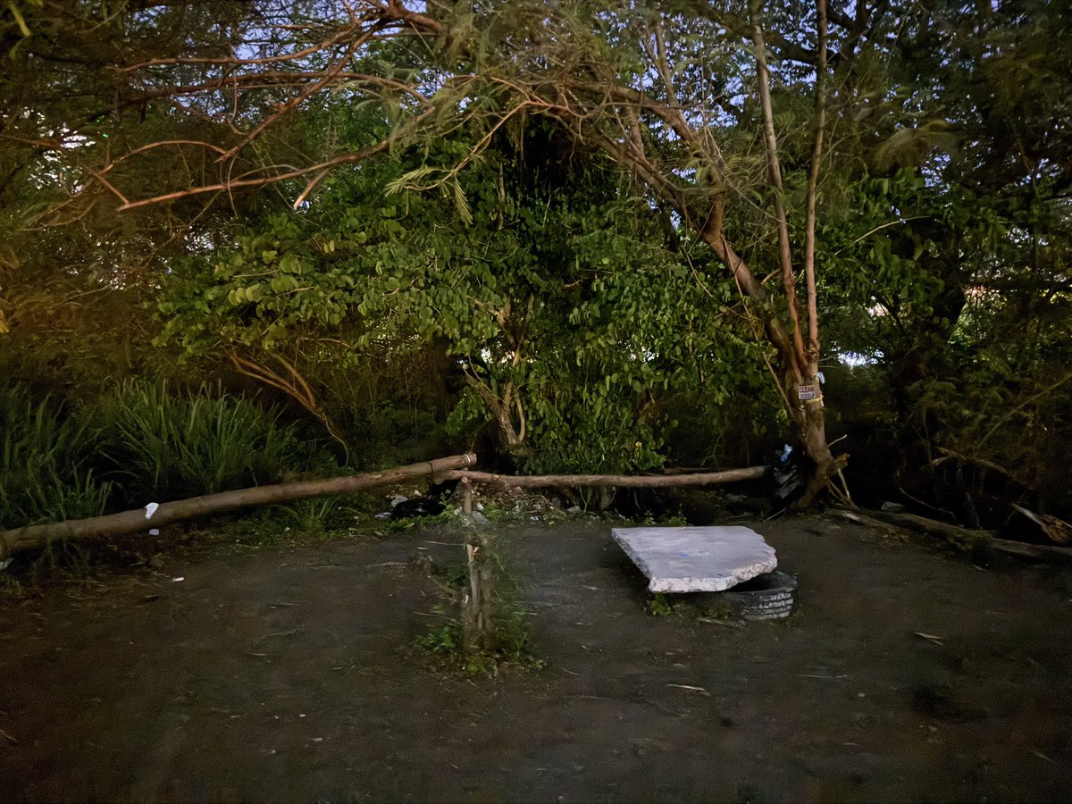 da_bulitz's tweet photo. Alabang gubat

The tambayan pag pagod ka na
Umikot,pde din mag shot bsta magdala ka
Lng para inumin kayo ng mga guard https://t.co/7TvJuckgOz