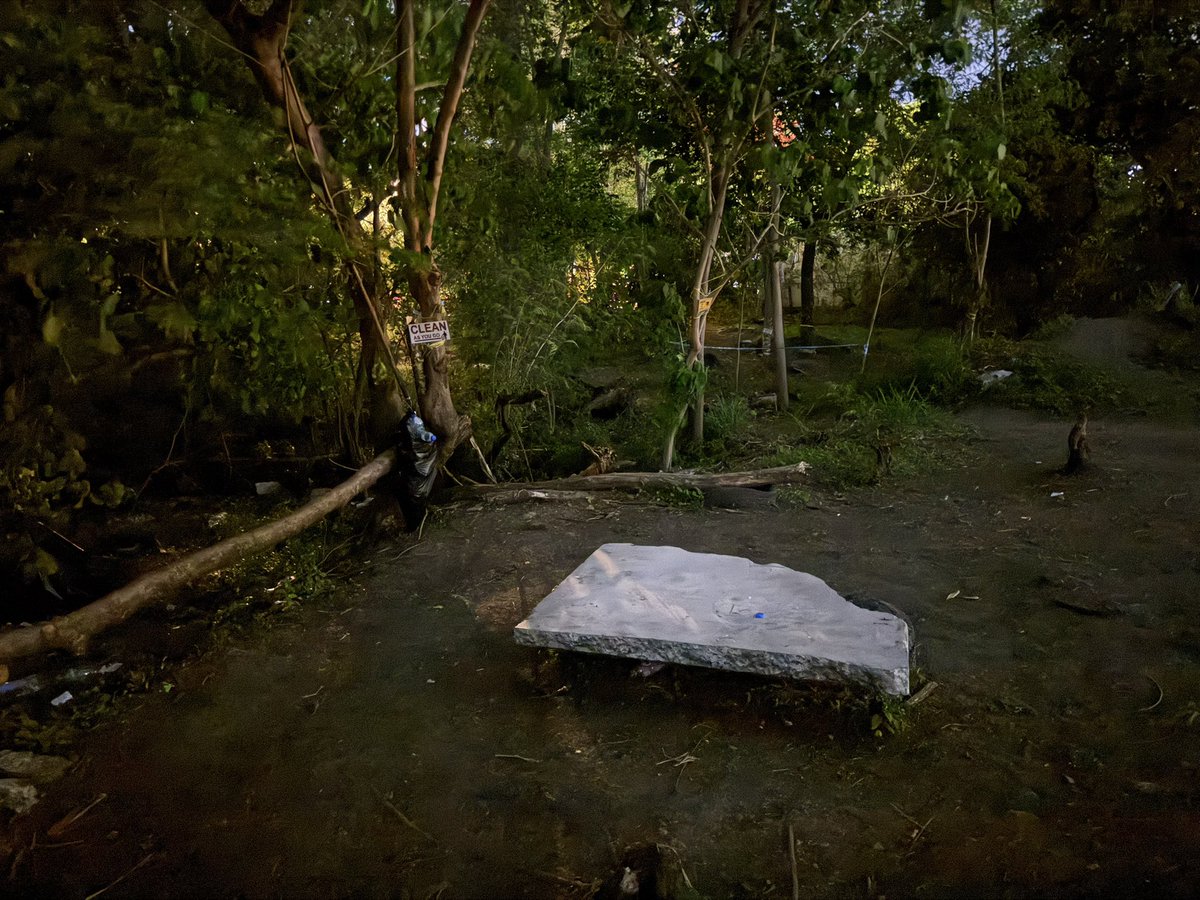 da_bulitz's tweet photo. Alabang gubat

The tambayan pag pagod ka na
Umikot,pde din mag shot bsta magdala ka
Lng para inumin kayo ng mga guard https://t.co/7TvJuckgOz