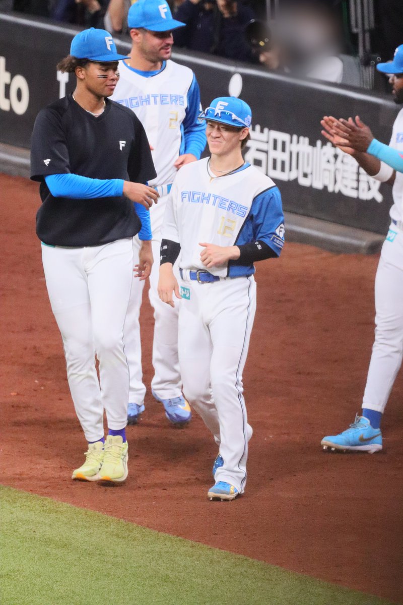 m_jessy53's tweet photo. なにしてたんだ😺
#lovefighters
#水谷瞬 #矢澤宏太 https://t.co/YZJSingYaS