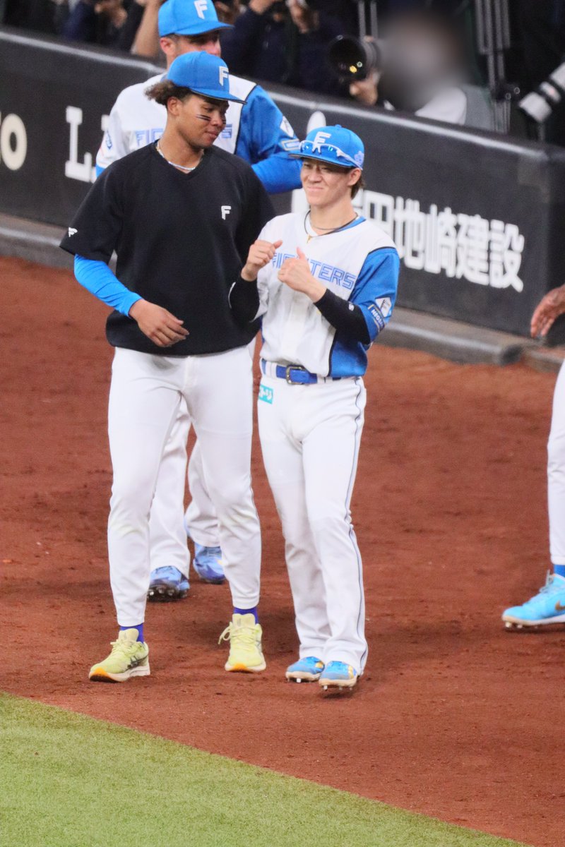 m_jessy53's tweet photo. なにしてたんだ😺
#lovefighters
#水谷瞬 #矢澤宏太 https://t.co/YZJSingYaS
