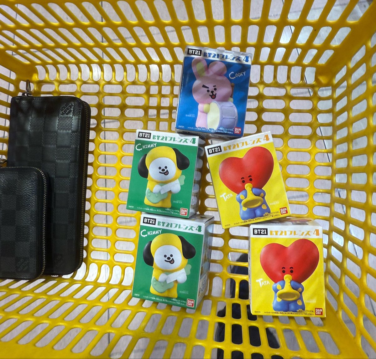 RM_Wallet's tweet photo. 仕事終わりに2件ハシゴしてGET👊👊 https://t.co/srKMHhZ1UI