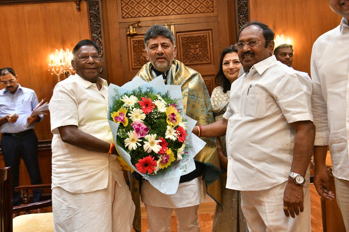 CMofKarnataka's tweet photo. Former Chief Minister of Puducherry, Shri V. Narayanasamy, paid a courtesy call on Chief Minister Shri @DKShivakumar at Vidhana Soudha today. https://t.co/7LQXSnwakw