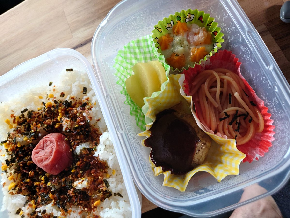 cd_ibdfighter's tweet photo. こんばんは！
今日の昼飯は自弁だったのですが、適当にやったらお子様ランチみたいになってしまいました😇

ハンバーグ、パスタ、ミニグラタン✨ https://t.co/w1ACbjHTlm