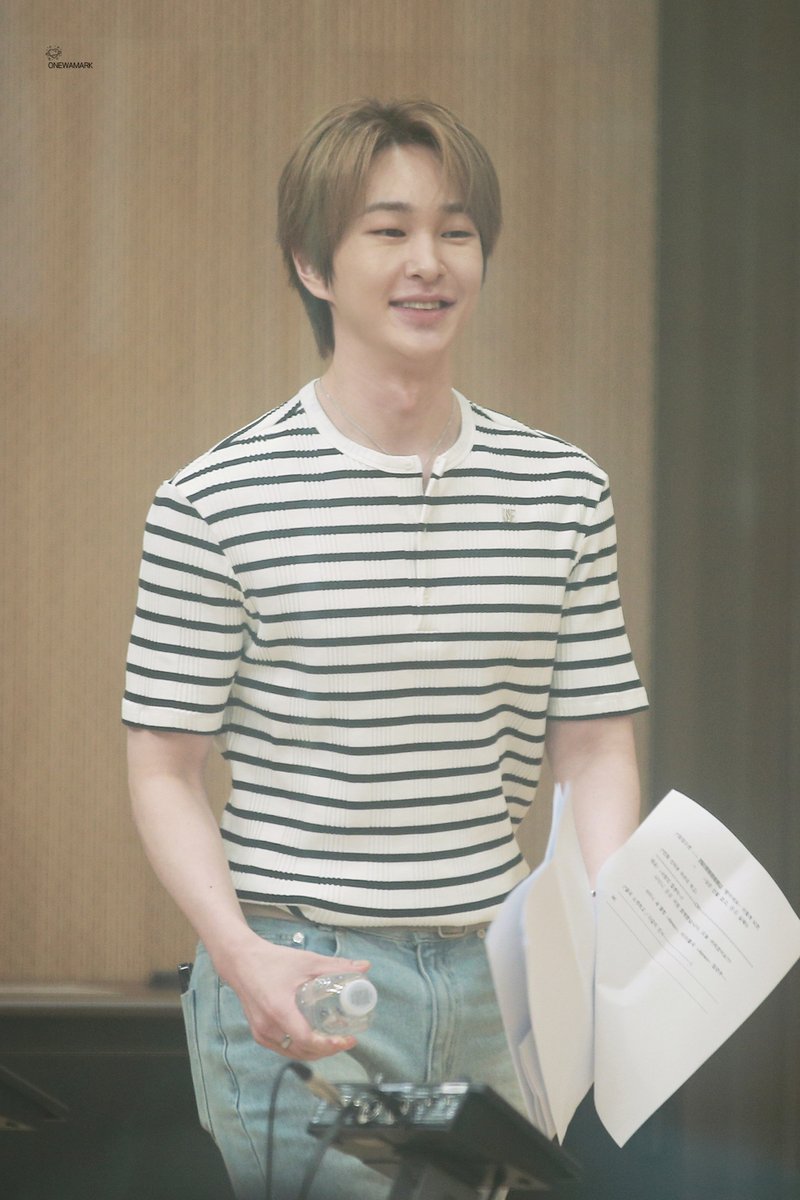 ONEWAMARK's tweet photo. 260603 SBS 두시탈출 컬투쇼 - 사랑의 컬센타📞

#온유 #진기 #ONEW #オニュ #溫流 https://t.co/Tzjqyxj953