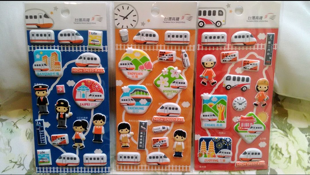 hanako704's tweet photo. 昔の写真見返してたら台湾新幹線のシール買ったときの写真出てきた
まだシールブーム続いてる？ぷっくりしてて好可愛ね

(今売ってるんか知らんけど) https://t.co/o52fo0YCwe