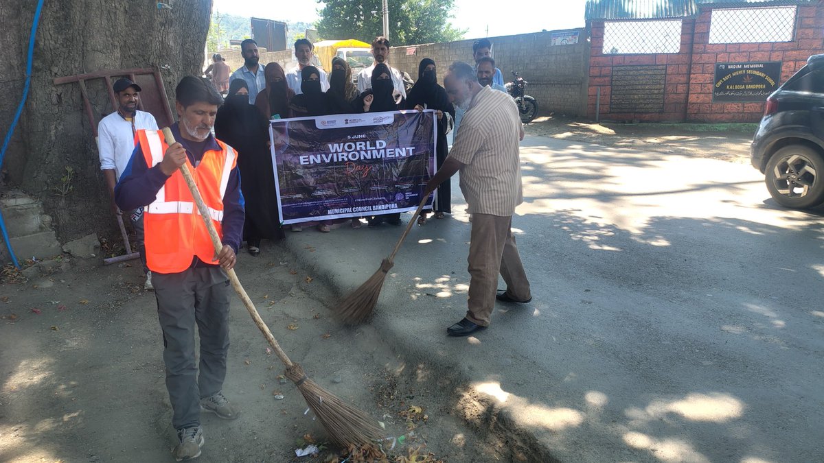 CEOMCBANDIPORA's tweet photo. Cleanliness drive conducted at Kaloosa Bus Stand under GVP, promoting hygiene and cleaner public spaces through collective action.
 @SwachhBharatGov
@swachhbharat
@moefcc 
 #WED2026  
#SwachhBharat. https://t.co/s9Ena3Ad3w