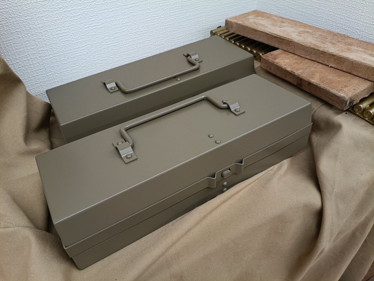 2nd_kimura's tweet photo. 再度発信します。弾匣入荷しておりますが開店準備で手が回りません。ご予約のお客様（¥63000）もう暫くお待ち下さい。店舗でも販売（¥68000）しています。用具入れ（11年式軽機用）も入荷販売しています。¥8800です。宜しお願いします〜！！ https://t.co/WcVP8CQeTv
