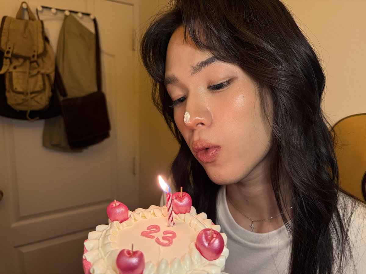 obeypun's tweet photo. Turns 23 today!
ขอบคุณทุกคำอวยพรจากทุกคนคับ
อยากอยู่ด้วยกันไปตลอดเรยยย 
Luv xoxo 🤍🖤

#obeypun https://t.co/mFt8CQL7Y1