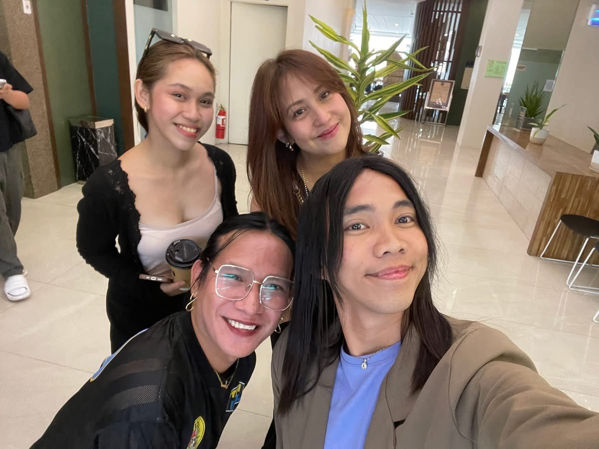 elabirb's tweet photo. "Bacolod trip is worth it
Meeting in person 
Queen of philippines pop culture
Ms jolina magdangal

Truly one of the best icon of showbiz
Masaya ako na nameet kosya ng in person at nakachikahan panamin
Thankyou for this moment with you momshie jolina"
#JolinaMagdangal @mariajolina https://t.co/5VbV7R4STU