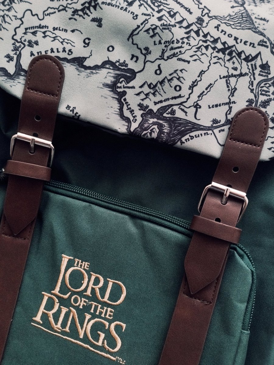 TolkienMundo's tweet photo. Qué pasada de mochila que me ha regalado mi chica 💖🍃 https://t.co/RMoUxgqAOr