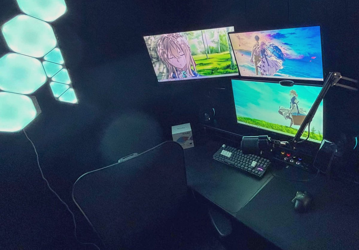 MisoraNo_Sio's tweet photo. #desksetup
モニターあと左下1枚でだいたい理想のカタチになる^⑉・-・⑉^ ੭
#nanoleaf
#pixio
#pulser https://t.co/ph5V4b0LSy