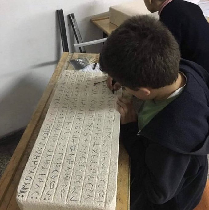 Turkicultures's tweet photo. Amasya Gümüş Ortaokulu öğrencilerinin taştan yaptıkları "Göktürk Kitabeleri" çalışması. https://t.co/vukNrhlvFK
