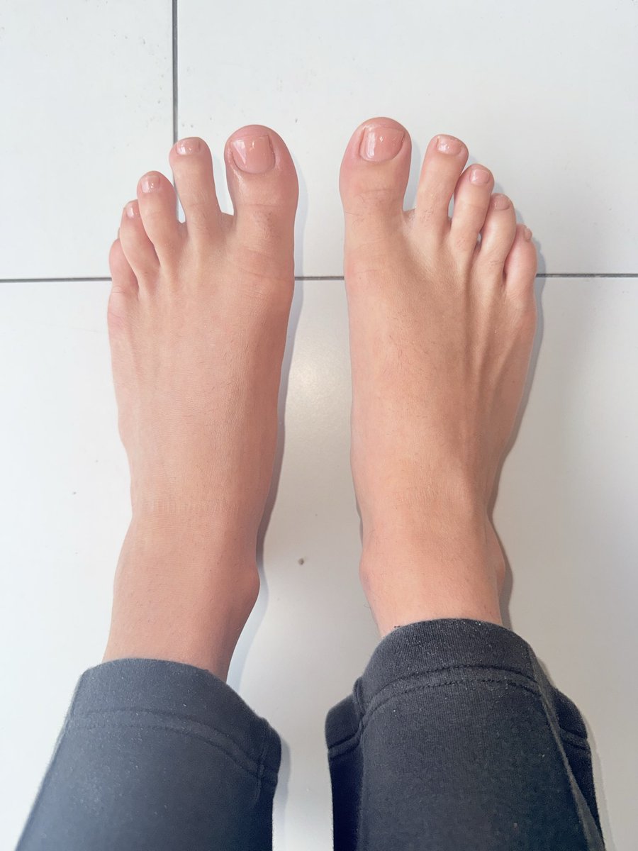 GypsyHarriet's tweet photo. Feet done too 👣 https://t.co/vWosWcjIrP