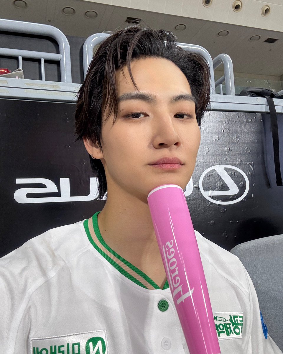 528hzkr's tweet photo. 💚 #B_ONAIR

💚승💚리💚요💚정💚
오늘 시구 초대 해주셔서 감사합니다💚
선수분들 모두 시즌동안 다치지않고 경기하시길 응원하겠습니다! 키움히어로즈 화이팅!!⚾️

#JAYB #제이비 #528Hzkr
#키움히어로즈 #kiwoomheroes
#영웅도전승리 https://t.co/zSzVwpnnf9