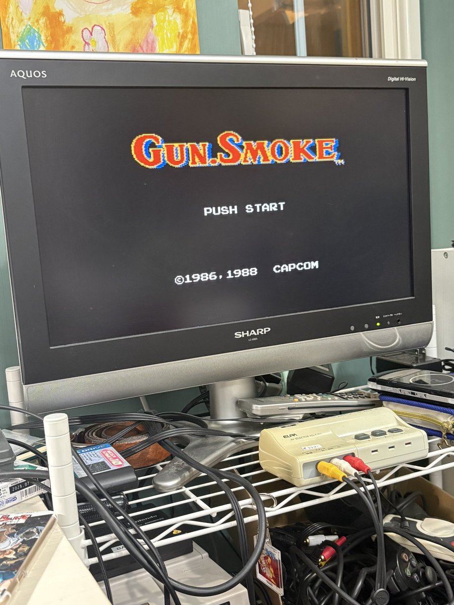 tw_bluecom's tweet photo. 函館に戻りました！
仕事が溜まってるのでサクサクと修理🔧
ツインファミコンのレトロブライトが終わり、黄ばみを大分取りました
分解掃除、ベルト交換で復旧。
明日の予定は夜までビッチリ🌀
店主頑張ります🔥 https://t.co/Ld85iyHJ39