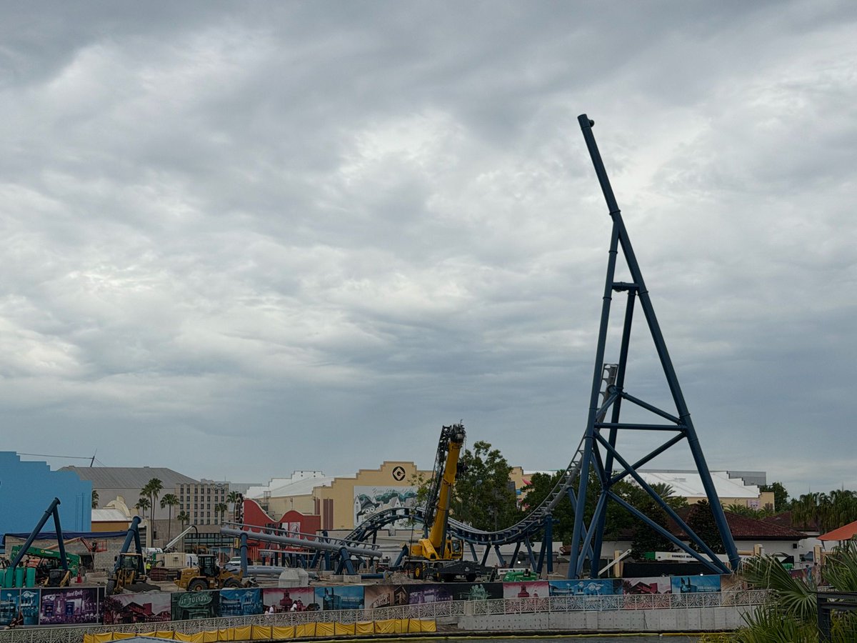 insideuniversal's tweet photo. The first parts of the vertical spike’s track is now being installed for Fast &amp; Furious: Hollywood Drift. @UniversalORL https://t.co/oaq2gviQkZ