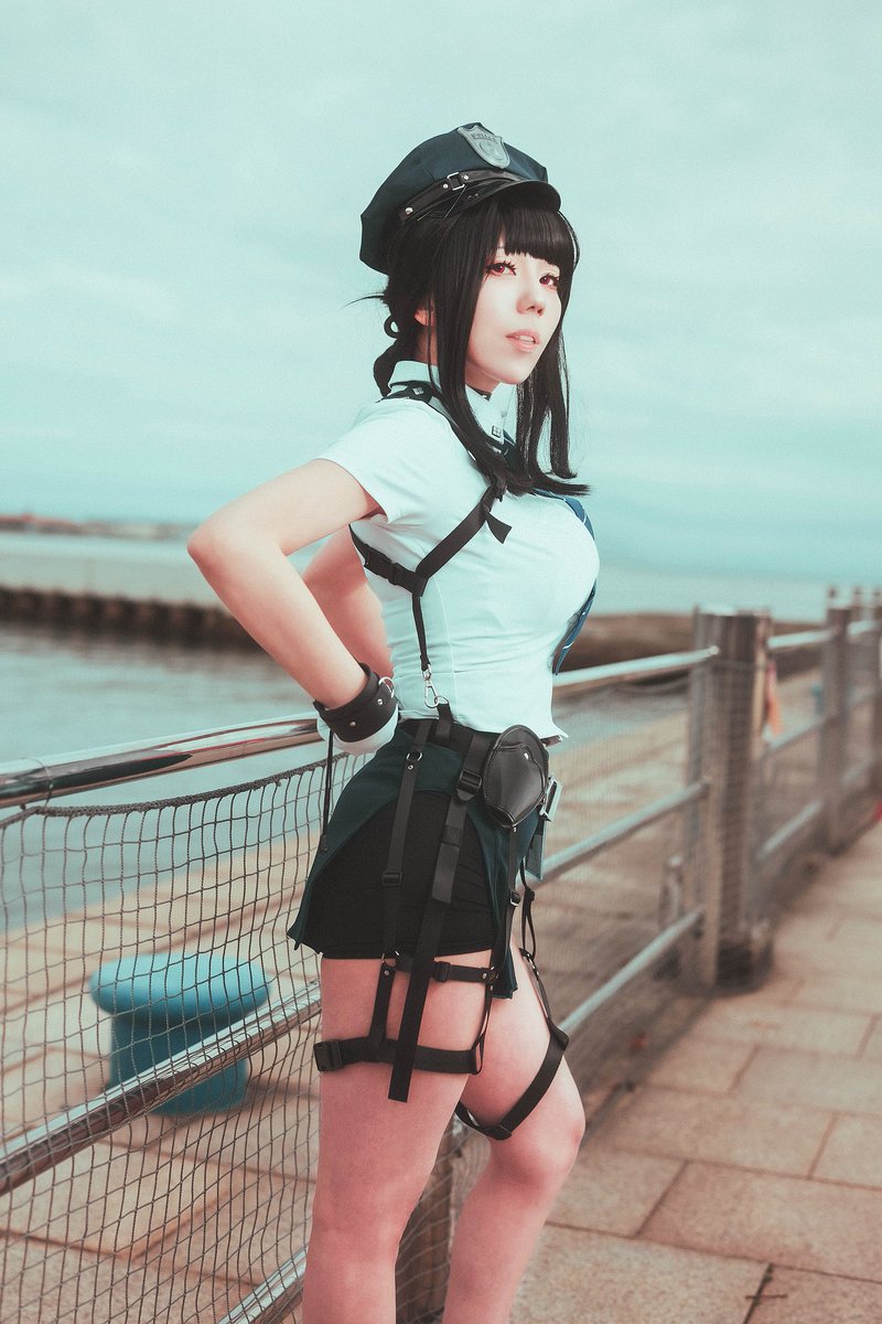 c2c0s's tweet photo. 【NIKKE/Cosplay】
D：キラーワイフ
(シークレットポリスver) // コスプレ

この格好で歩いていると、私を避ける者たちがいる。注意深く観察しなければ。

photo: かろん様(@charon____iv )

#かみこす #NIKKEcosplay https://t.co/rhojxYIdN5