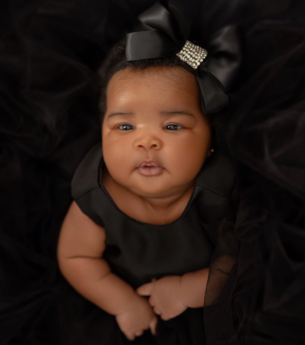 Ms_derah09's tweet photo. Awww🥹,veekee James baby looks so much like her dad😍 https://t.co/w7sqKVXPjS