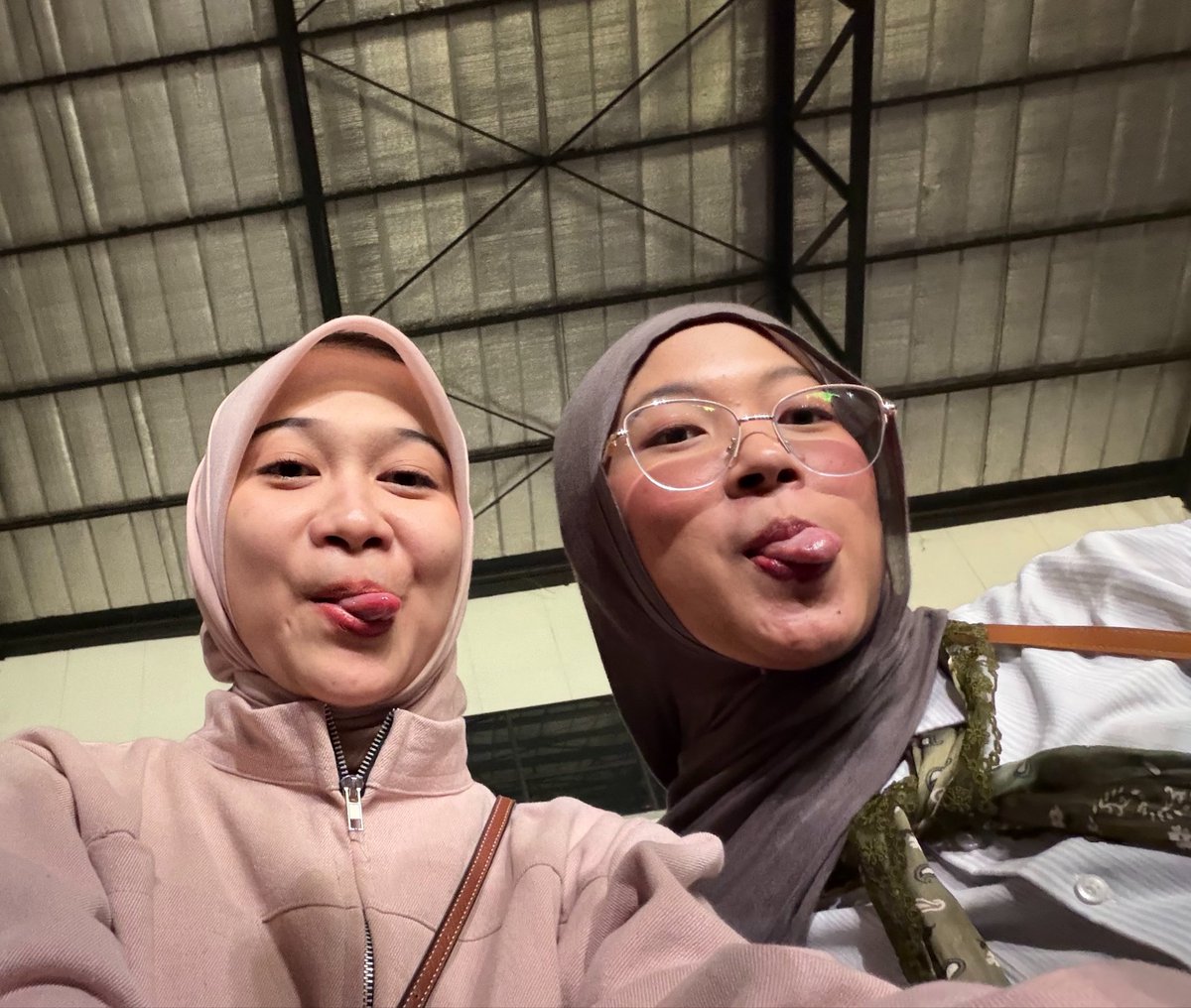 happycipa's tweet photo. ketemu seuprit hari doang, udah ldr lagi.. besok-besok kita main sama adiknya aja kali ya, maaf ya wan aku crop😭🙏🏻bete soalnya ditinggal terus🥲 https://t.co/VS8jCOZTE6