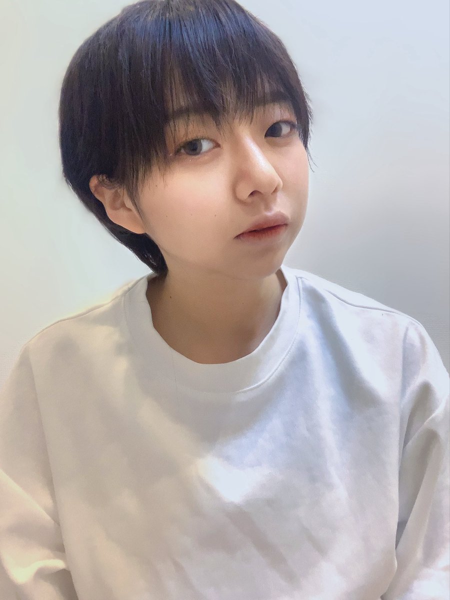 akane_circle's tweet photo. 🌻ワンマンライブまであと12日🌻

本日の「私の○○」は

実は言ったことない、趣味🐻‍❄️

はいっ。コスプレです。

男装です。。

お写真は、アイドル始める前です
公開するなら、今しかないと、、

男の子だぁちゃに惚れてくれても
いいんだぜ🫶 https://t.co/Znd1NS4nLw