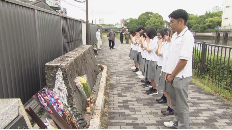 datugennohi's tweet photo. 熱田空襲から81年 学徒動員で98人が犠牲に ｢平和に暮らしているのは守ってくれたおかげ｣ 高校生が折り鶴を供え追悼 | TBS NEWS DIG (1ページ) / https://t.co/A7JtN3xbwK https://t.co/uHUoE0vb0i