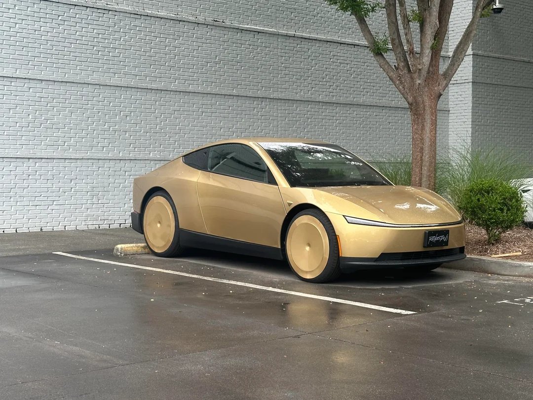 Teslarati's tweet photo. 🚨 Multiple Tesla Cybercabs spotted at a Service Center near Atlanta

📸: u/Duck_Devs on r/TeslaMotors https://t.co/S6PYgMoh41