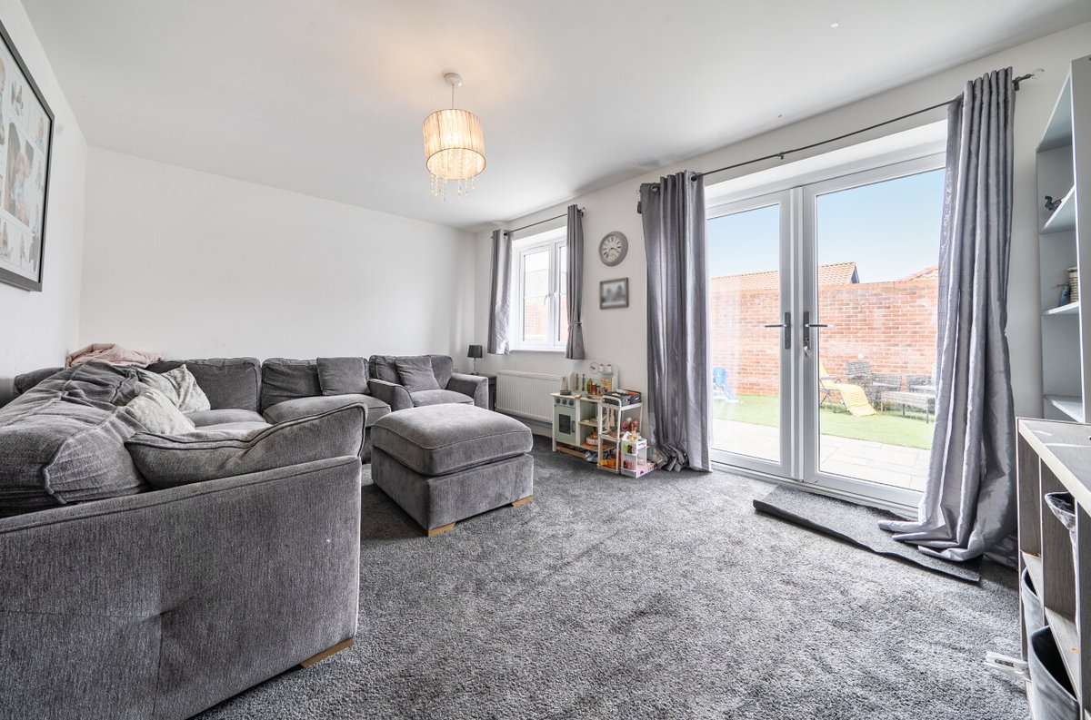 Urban_Moves's tweet photo. A 3 Bed #SharedOwnership House in #BeckRow
Guide Minimum Deposit £8,050
Guide Min Income Dual £26.4k | Single £30k
Approx. 948 Sqft
Bathroom, Shower Room & W.C.
Modern Insulation and High Performance Glazing
Rear Garden
Two Car Driveway
https://t.co/YruPvgMGvs
#ClarionHousing https://t.co/w82TR36ZSr