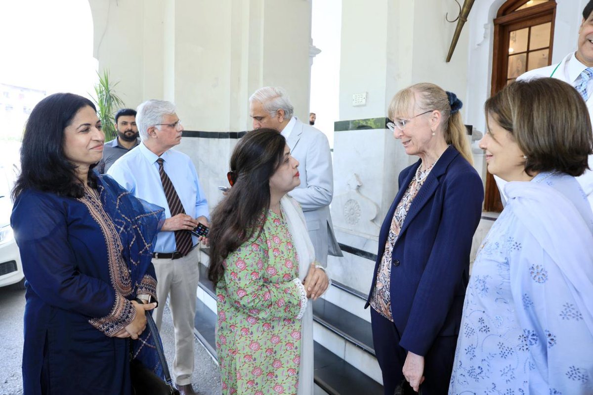 GermanyinPAK's tweet photo. I’m impressed to visit COAVS @MayoKEMU Lahore to inaugurate the CBM-funded Cataract Support Programme, expanding eye care across 45 districts of #Punjab. The visit highlighted a strong 🇵🇰🇩🇪 partnership in strengthening vision care and reducing avoidable blindness. https://t.co/RHy2kzImob