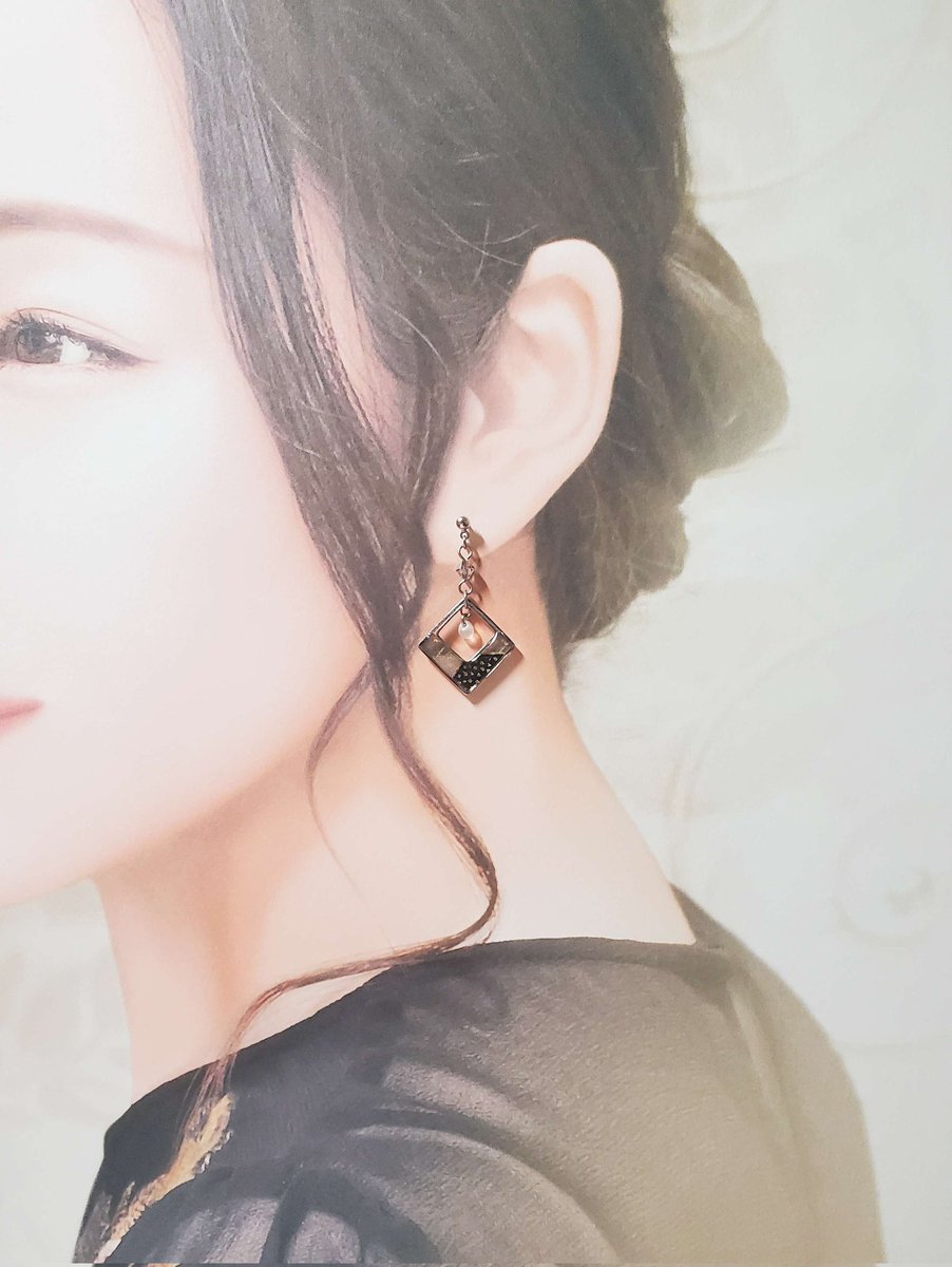 umbrella__drop's tweet photo. 【お知らせ】
6/30よりBOOTHショップを期間限定で解放します。
刀剣友禅(100種類)のピアスorイヤリングの在庫販売他、閃華に持ち込めなかった3種(火車切、同田貫、石田)も追加販売。
続報はまた追ってお知らせします🙇‍♀️ https://t.co/R62Un9z2A2