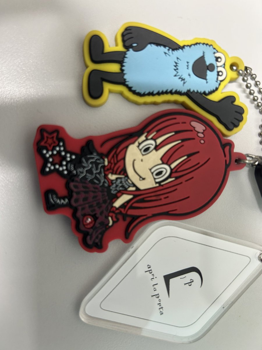 DerTagTranen's tweet photo. アプリラのガチャで白のアクリルキーホルダー当たった🤍イメージカラーが俺と真逆🤣

職場の鍵に付けさして頂きました🔑

#アプリラ https://t.co/UrlevG6zeN