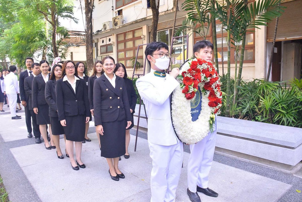 pr_moj's tweet photo. 📌 กระทรวงยุติธรรม เข้าร่วมวางพวงมาลาถวายสักการะ พระบรมราชานุสาวรีย์ พระบาทสมเด็จพระปรเมนทรมหาอานันทมหิดล พระอัฐมรามาธิบดินทร (รัชการที่ 8) 

#กระทรวงยุติธรรม #วางพวงมาลาถวายสักการะ #พระบรมราชานุสาวรีย์ #พระบาทสมเด็จพระปรเมนทรมหาอานันทมหิดล 

https://t.co/J8TpW7iXTt https://t.co/ycOcZjq3FT
