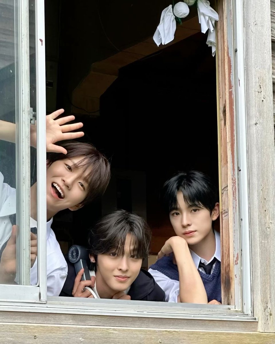 yjyjnin's tweet photo. 나 갑자기 궁금해졌는데
리쿠 유우시 재희 이 세조합을 뭐라 불러..? https://t.co/CvaNIw8xMT