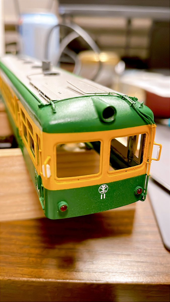 modeler_po's tweet photo. ちょっと貼ってみたけどサイズぴったりで良い感じ🚃細かい文字もぐちゃぐちゃになってない。社紋があると本形式らしさが出る！ https://t.co/6YvBQFLE6C