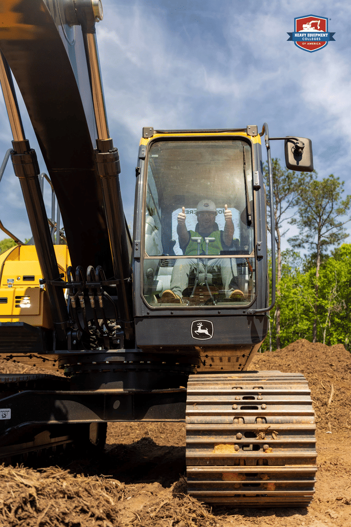 HECofAmerica's tweet photo. Nothing beats hands-on time in the excavator. Dirt Level 2 students are getting after it. 💪

#HEC #HECOFA #HeavyEquipmentTraining #excavator #TradeSchool https://t.co/CzbZ3ZsJUm