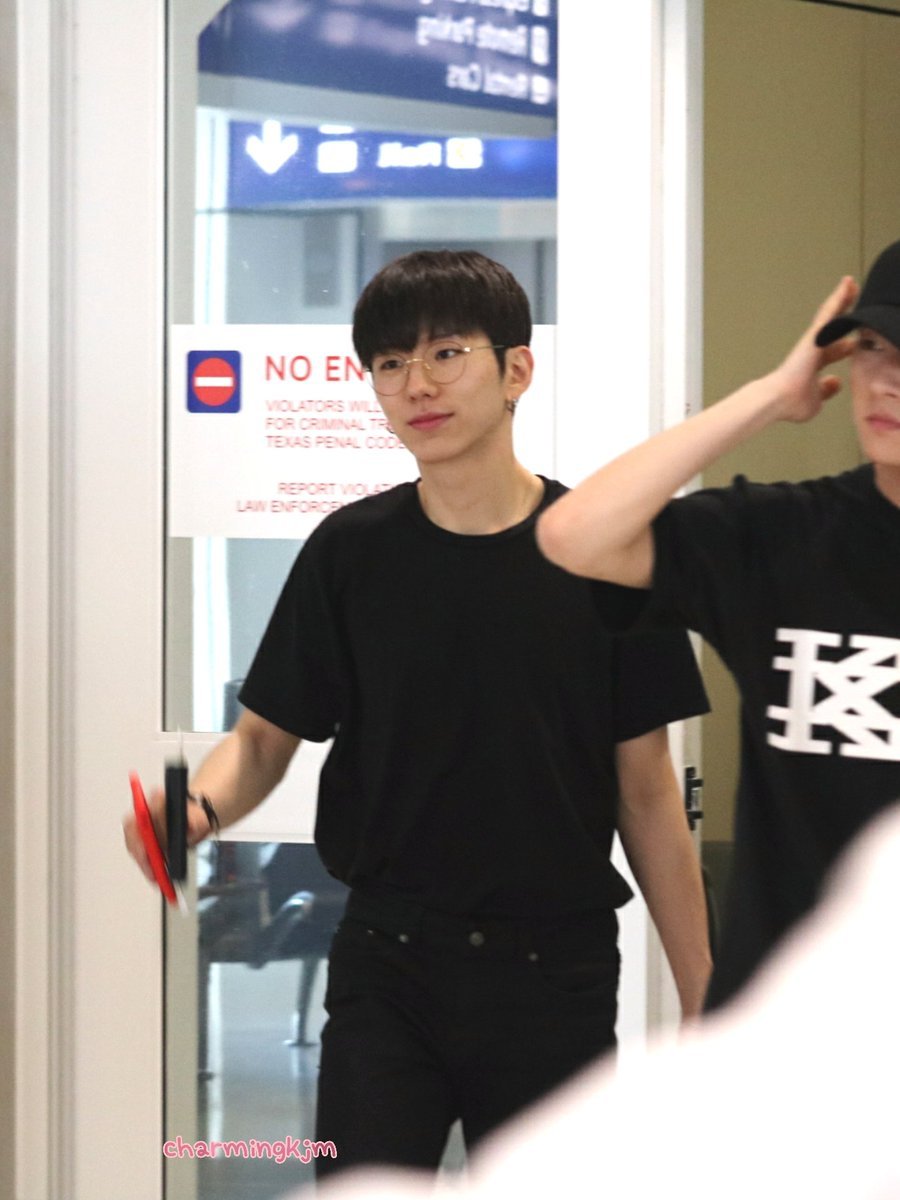 artisaiase's tweet photo. 📍Bandara Soekarno Hatta. 

Holiday, holiday, holiyay! Sementara jangan diganggu dulu ya. Silas mode dnd! https://t.co/7Zs9aKBmZ3