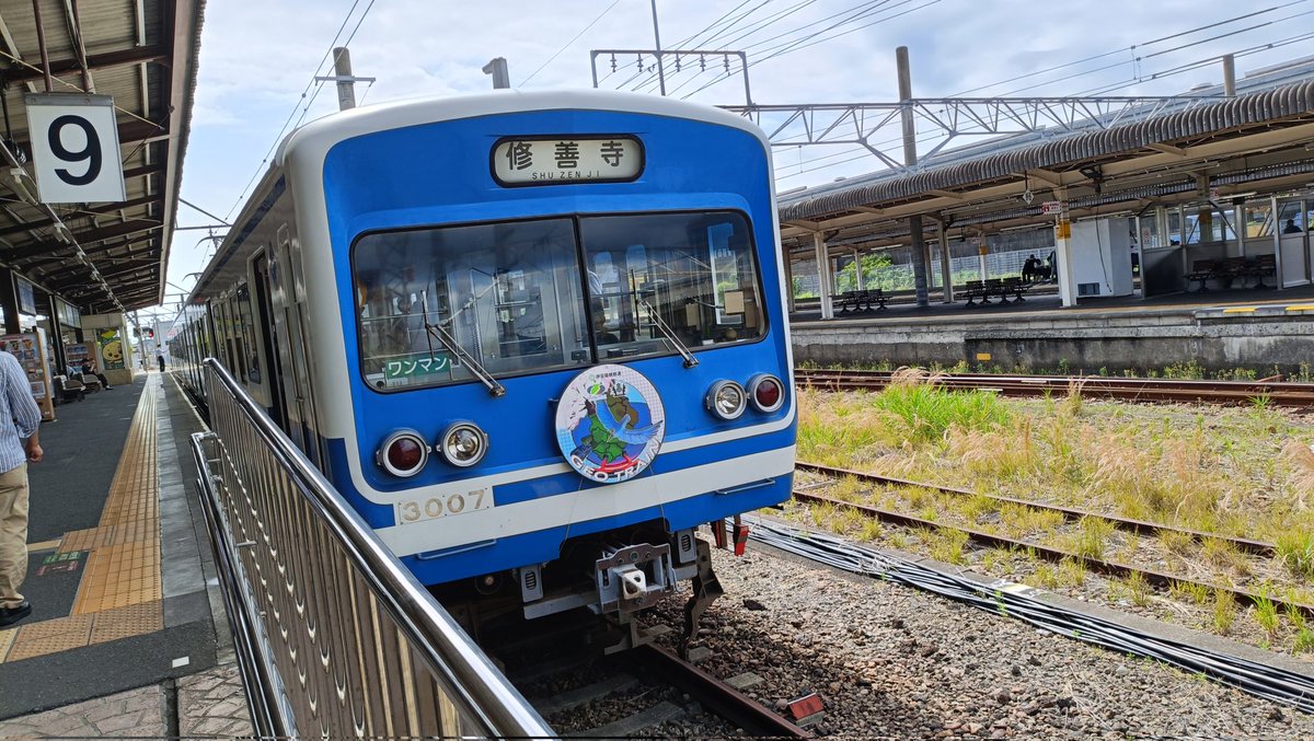 hba457to's tweet photo. 三島駅で伊豆箱根鉄道の一日乗車券を購入しました。駿豆線の電車は結構乗り心地は良かったです。伊豆長岡で途中下車しました。伊豆長岡駅は思ったより大きな駅でした。伊豆箱根鉄道駿豆線の切符はいい切符でした。伊豆箱根鉄道駿豆線の旅は楽しかったです。 https://t.co/11U3kKM8sa