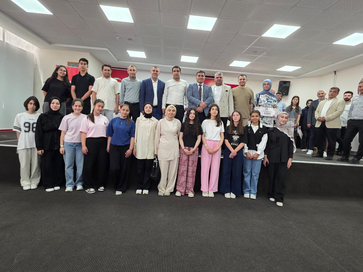 MidyatFen's tweet photo. Eğitim-Bir Sen öncülüğünde yapılan “Bir Bilenle Bilge Nesil” kitap yarışmasında öğrencimiz Meryem SADIK il https://t.co/QvKjiUUYic olmuştur. Öğrencimizi tebrik ederiz. @ebsmidyat @ebsmardin @midyatilcemem @abdurrahimdmr47 @HuseyinYUCEL47 @abdubakitek @MidyatFen https://t.co/bWbLJkSIp2