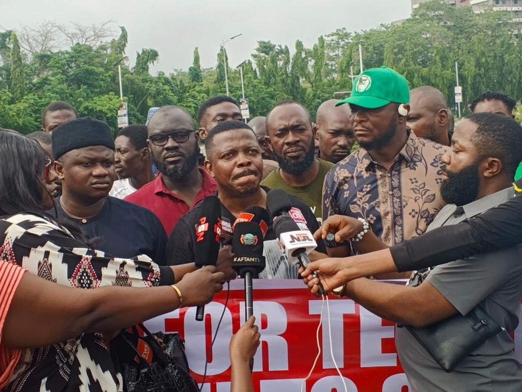 yabaleftonline's tweet photo. Protesters march to national assembly, demand end to insecurity. https://t.co/DsxFu73105