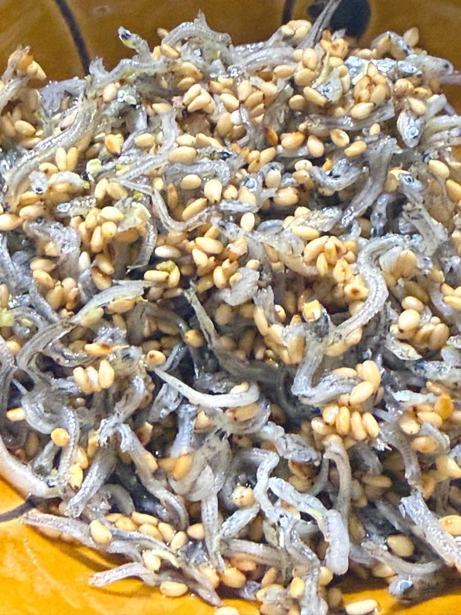 sayzy's tweet photo. 摘みたて山椒を浸したクラフトジン🇯🇵ヒリっと切れ味の良いハイボールにして🐟アテは胡麻ジャコ酢 https://t.co/urk54ZsUpM