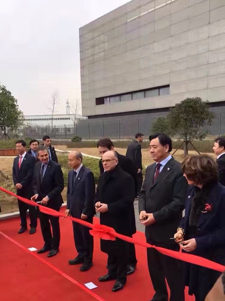 boucherarnaud4's tweet photo. @FranceRsistanc1 et à gauche c'est Lévy son mari pour l'inauguration du labo P4 de Wuhan ! https://t.co/zRzWfm9K21