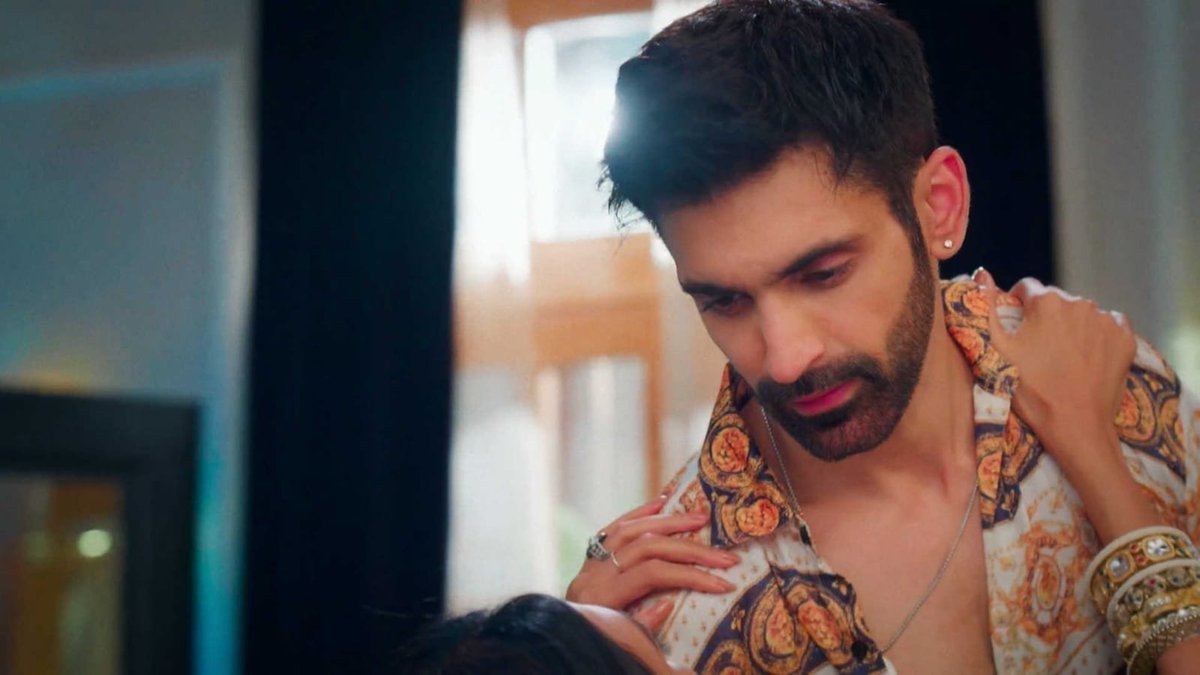 iishita20's tweet photo. The laws of gravity suddenly bend as you spin directly into a pair of strong, steady, and incredibly handsome protein- shake waale arms. 🔥😌🥰
#DrAarambhi #aaruv https://t.co/P3wQWxVaUU