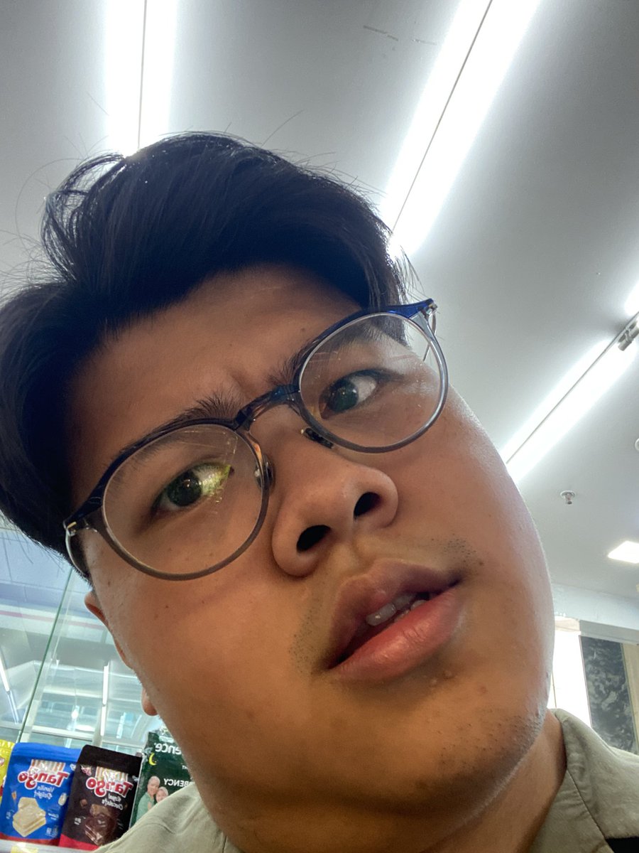 KayUsBoon's tweet photo. STORY OF THE DAY

gw: mas mau makanannya dong
🙎🏼‍♂️: boleh kak mau apa aja
gw: mau yang karage, tsukune sama … (miring miring)
🙎🏼‍♂️: kenapa miring miring mas ?

YA LU MIKIR AJA ITU HARGA LU KEBALIK MAS, YA GW MIRINGIN PALA GWWW https://t.co/WNvVSCM6cV