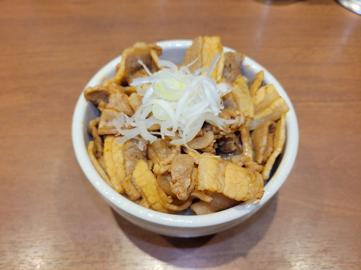iekei_daichan's tweet photo. おはようございます‼️
営業時間11時～20時です🍜

本日の限定‼️肉飯350円🍚
追いマヨオススメです‼️
18時から油そば🍜
どちらもなくなり次第終了です🙇‍♀️

本日もよろしくお願いいたします🍜 https://t.co/Bwl8LnkKSt