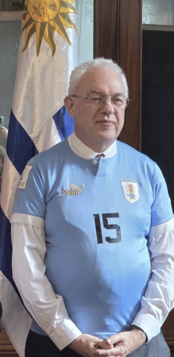 jjbbMacMont's tweet photo. Los de Nike están re contentos con el canciller.

En qué manos estamos.

Foto oficial ,ojo.

Hoy 9 de Junio del 2026. https://t.co/IM9F0Wq8W1