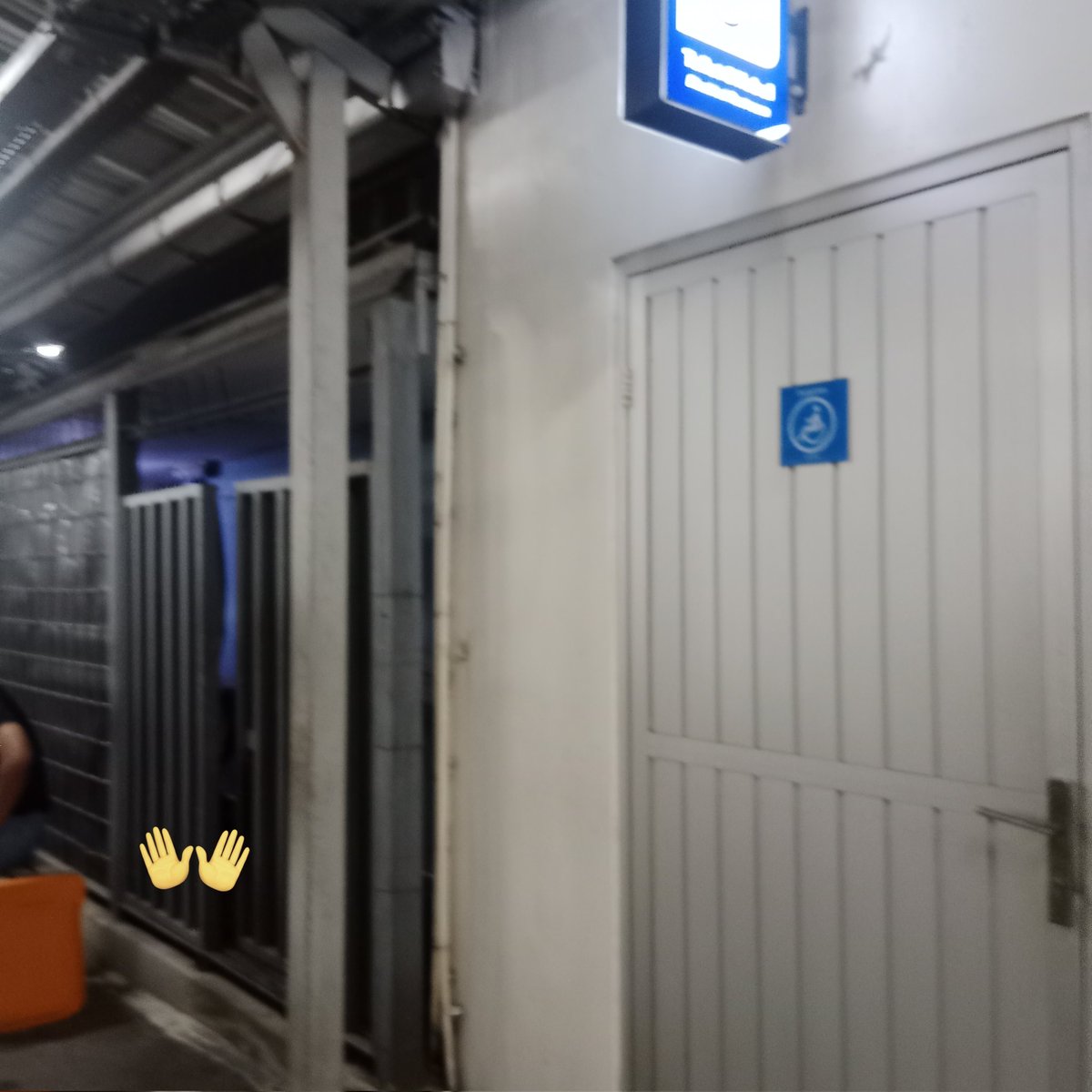 oursunpride's tweet photo. @CommuterLine min tolong petugas nya kasih tau kl di area stasiun itu DILARANG MEROKOK. ini di st pd ranji, tiap lewat ruangan petugas otc (tanda foto kedua) ini bau banget asap rokok, duduk di kursi dkt toilet difabel pun kecium bgt baunya, pernah liat petugas disitu ngerekok. https://t.co/67S3ZNl7fG
